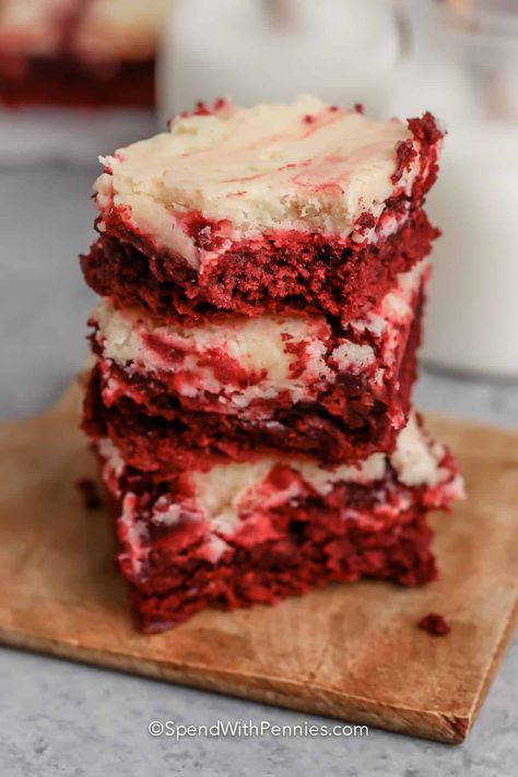 Red Velvet Box Cake Recipe, Puff Pastry Tart Recipes, Pastry Tart Recipes, Easy Red Velvet Cheesecake, Red Velvet Cake Mix Recipes, Easy Red Velvet Cake, Red Velvet Cheesecake Cake, Cake Mix Bars, Red Velvet Cheesecake Brownies