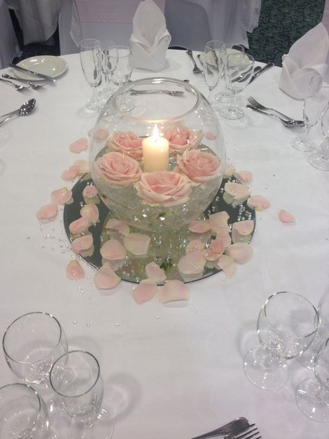 Nice Centerpieces Table Decorations, Center Table Party Decorations, Table Decor Quinceanera, 15 Table Decorations Ideas, Quince Center Table Decorations, Quince Decorations For Tables, Center Piece For Debut, Pink Centerpieces Quinceanera Diy, Table Centerpieces For Sweet 16