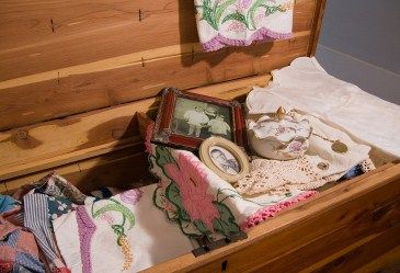 10 Ways to Declutter Your Home... I'm most guilty of this one: "Don't Be Too Sentimental" Lane Cedar Chest, Chest Decor, Chest Ideas, Etiquette And Manners, Cedar Chest, Paint Color Palettes, Subscription Gifts, Mardi Gras Gifts, Vintage Leather Bag