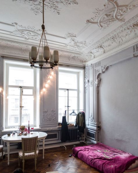 The Beauty and Charm of Old Apartments in St Petersburg Russian Interiors, Old Apartments, Apartment Aesthetic, Classic Home Decor, Dream Apartment, Classic House, House Inspo, Inspired Homes, Room Inspo