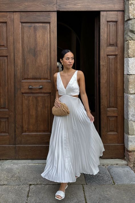 Say "I do" to these alternative bridal outfits, perfect for rehearsal dinners, bridal showers or achieving a modern take on a traditional bridal look.

🏷️ Bridal outfits, wedding, bridal party, casual bridal outfits, rehearsal dinner, bridal shower Rehearsal Dinner Dress Casual, Country Rehearsal Dinner Outfit, Casual Bridal Outfit, Casual Rehearsal Dinner Ideas, Dinner Dress Casual, Bridal Outfits Wedding, Wedding Shower Outfit, Traditional Bridal Look, Bridal Outfit Ideas