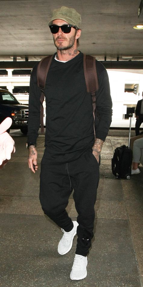 Airport Outfit Men, Outfits To Wear On A Plane, David Beckham Outfit, Soft Masc, David Beckham Style Outfits, Celebrity Inspired Outfits, David Beckham Style, Cowgirl Style Outfits, Outfits To Wear