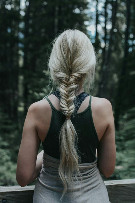 Hiking hair style   Road trip hair style  Long braids, fishtail braid    www.bakaichik.com Hiking Hair Styles, Camping Hairstyles, Hiking Hair, Hiking Girl, Camping Hair, Hiking Outfit Spring, Hiking Hairstyles, Spring Camping, Travel Hairstyles