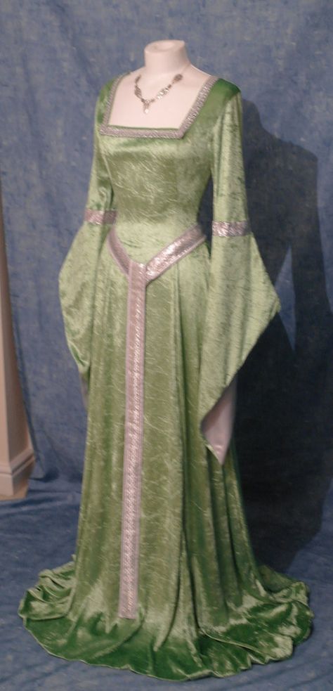 Celtic Dress, Dress Medieval, Elven Dress, Victorian Dresses, Medieval Gown, Medieval Clothes, Medieval Gothic, Fairy Dresses, Fantasy Dresses