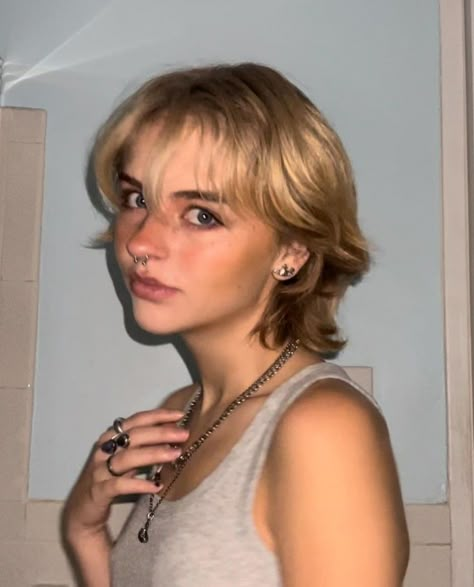 Short Grunge Hair, Hair Inspiration Short, Shot Hair Styles, Penteado Cabelo Curto, Mullet Hairstyle, Short Hair Haircuts, Girl Short Hair, Cut My Hair, Hair Inspo Color