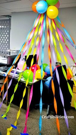 Birthday DECORATING at the OFFICE - cubical / desk idea - SURPRISE your Co-Worker / Boss - streamers, balloons, cake Fiesta Office Decorations, Birthday Decorations For Men At Office, Birthday Craft Decoration Ideas, Office Celebration Decoration, 30th Birthday Office Decorations, Decorating Desk At Work Birthday, Birthday Door Decorations Office, Office Happy Birthday Decorations, Teacher Birthday Decoration Ideas