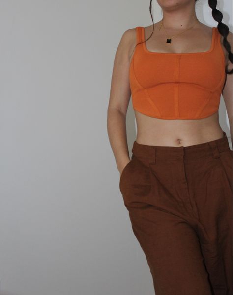 trouser outfit orange and brown style fashiom ootd outfit ideas Red And Brown Outfit Color Combos, Orange Top Outfit Ideas, Brown And Orange Outfit, Orange And Brown Outfit, Lizzie Mcalpine, Orange Top Outfit, Brown Aesthetic Outfit, City Ootd, Red Top Outfit