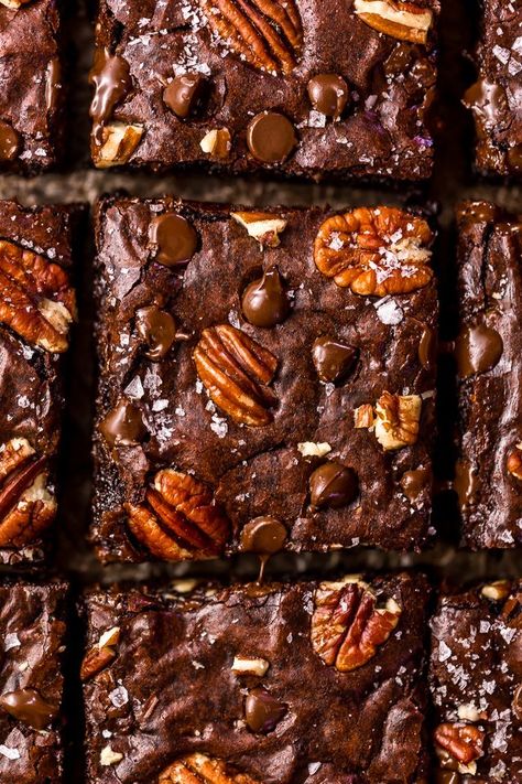 Bourbon Brownies Recipes, Confectionary Recipes, Bourbon Brownies, Brownies Decorados, Boozy Treats, Pecan Brownies, Baker By Nature, Boozy Desserts, Cookies Brownies