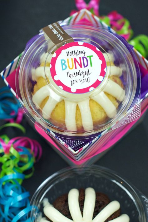 Candy Bar Sayings, Easy Birthday Gifts, Appreciation Gifts Diy, Staff Appreciation Gifts, Nothing Bundt, Nothing Bundt Cakes, Volunteer Gifts, Cute Gifts For Friends, Volunteer Appreciation