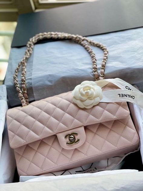 Tas Coach, Chanel Rose, Y2k Princess, Chanel Classic Medium, Luxury Bags Collection, Mode Chanel, Malibu Barbie, Girly Bags, Pink Chanel