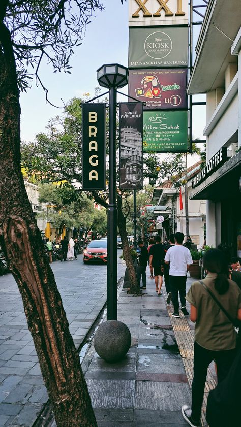 Jalan Braga Bandung, Jalan Braga, Sg Aesthetic, Bandung City, Cafe Shop Design, Kota Bandung, Animal Print Wallpaper, Fantasy Photography, Instagram Photo Ideas Posts