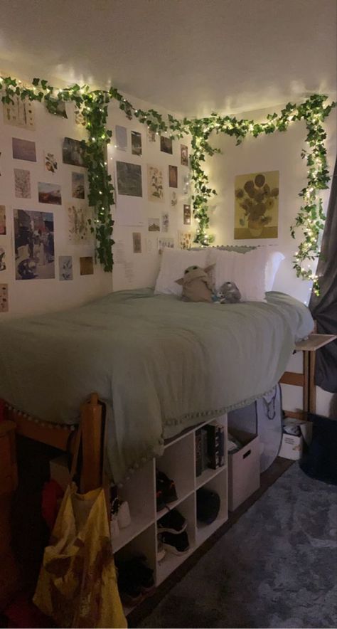 Twin Bed Small Room Layout, Light Blue And Green Dorm Room, Nature Dorm Room Aesthetic, Cottage Dorm Room, Natural Dorm Room Ideas, Garden Dorm Room, 3 Person Dorm Room Ideas, Csuf Dorm, Dorm Single Room Ideas