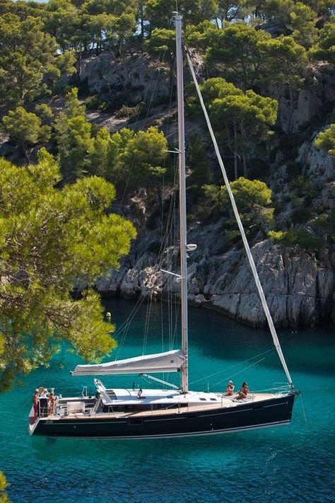 Sailing Sailboat Living, Sail Life, Drømme Liv, Yacht Boat, Summer Hot, Yacht Design, Boat Plans, Watercraft, Yacht Charter