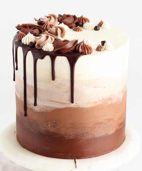 Heart Cake Ideas, Drippy Cakes, Chocolate Buttercream Recipe, Buttercream Chocolate, Chocolate Cake Designs, White Chocolate Buttercream, Heart Cakes, Smooth Cake, Ombre Cake