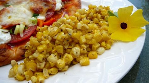 This quick and easy corn is pan-fried in butter and Italian seasoning for a delicious side dish. Italian corn sautéed Italian Corn, Thanksgiving Corn Recipes, Seasoned Corn, Corn Side Dish, Corn Dishes, White Sauce Pasta, Corn Recipes, Corn On The Cob, Healthy Food Choices