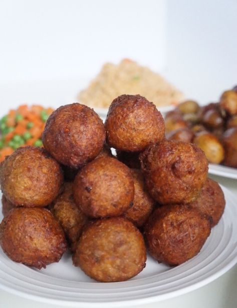 Plantain Balls Recipe, Plantain Balls, Puff Puff Recipe, Naija Food, Nigerian Dishes, Baked Items, Puff Balls, African Dishes, Plantain Recipes