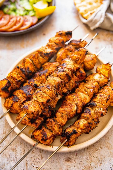 You can make the most delicious chicken kebabs at home, which will give you the authentic taste of your local kebab place without the cost of takeout! Grilled Kebabs Recipes, Grilled Kebabs Skewers, Kebab Chicken, Chicken Kabab, Seekh Kebabs, Bbq Party Food, Grilled Chicken Strips, Chicken Kebab, Grilled Foods