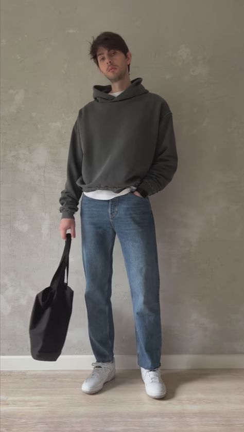 Aesthetic Hoodie Outfit Men, Smart Casual Men Outfit Korean, Minimal Street Style Men, Minimal Men Outfit, Relaxed Style Outfits Men, Men Normcore, Mens Crewneck Outfit, Minimal Outfit Men, Uniqlo Men Outfit