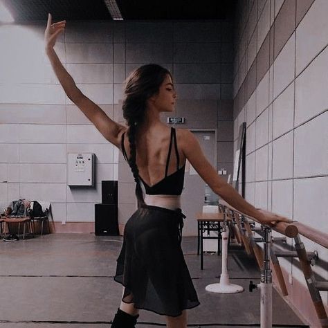 Dancer Girl Aesthetic, Contemporary Dancers Aesthetic, Ballet Girl Aesthetic, Ballet Aesthetic Outfit, Ballet Core Aesthetic, Dancer Aesthetic, Balletcore Aesthetic, Ballet Inspired Fashion, Hockey Romance