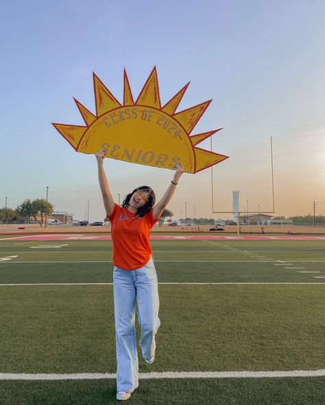 Prom Planning Ideas, Senior Year Events Ideas, Senior Year Sunrise, Senior Campaign Posters, Asb Activities High School, Senior School Activities, Senior Sunrise Picture Ideas, Senior Sunset Activities, Fun Senior Year Activities