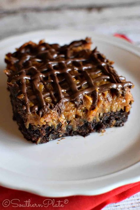 Samoa Brownies, Butter Bars, Delicious Brownies, Peanut Butter Bars, Brownies Recipe, Food Plating, Samoa, Decadent Desserts, Brownie Recipes