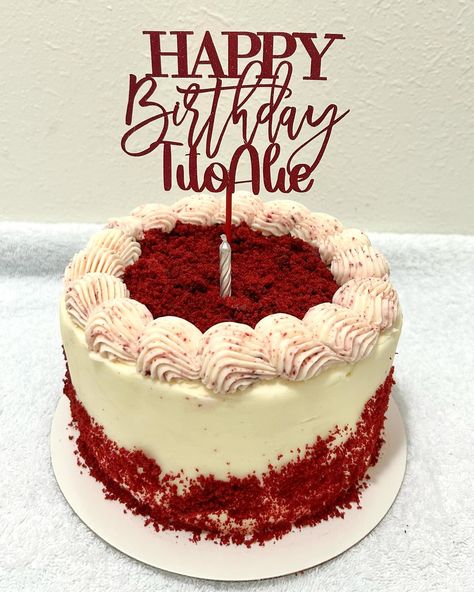 Red Velvet Cake with Cream Cheese Frosting 🤤✨ DM me to order 📩 #birthdaycake #customcakes #cake #cakes #cakestagram #cakesofinstagram #honolulusweets #oahusweets #honoluluhawaii #oahuhawaii Pretty Red Velvet Cake, Red Velvet Cake Design Birthdays, Red Velvet Cake Birthday, Red Velvet Cake Design, Red Velvet Cake Decoration, Red Velvet Birthday Cake, New Cake Design, Decorating Frosting, Cake With Cream Cheese Frosting