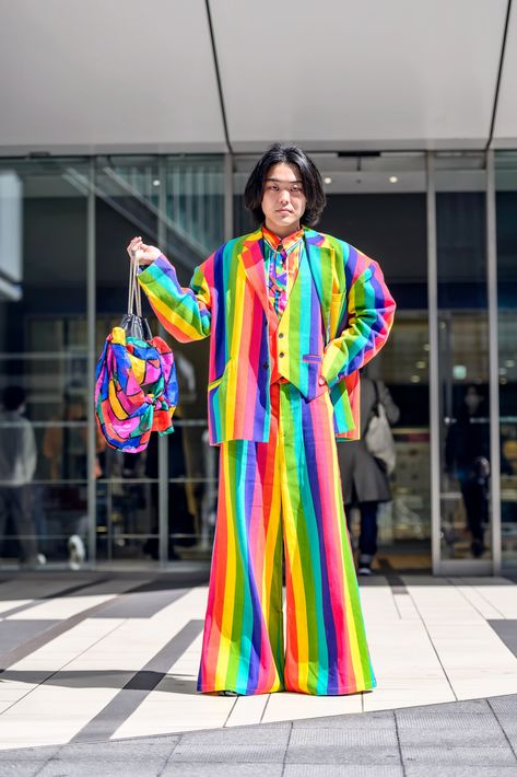 A wide leg rainbow striped suit was the outfit of choice for this stylish show goer at #TokyoFashionWeek Pride Fashion, Striped Suit, Tokyo Fashion Week, Scene Outfits, Rainbow Fashion, Neon Glow, The Best Street Style, Tokyo Fashion, Best Street Style