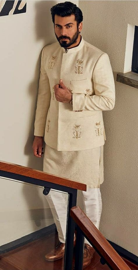 Indian Wedding Suits Men, Man Dress Design, Mens Traditional Wear, Indian Wedding Clothes For Men, Mens Indian Wear, Sherwani For Men Wedding, Wedding Kurta For Men, Groom Dress Men, Indian Groom Wear