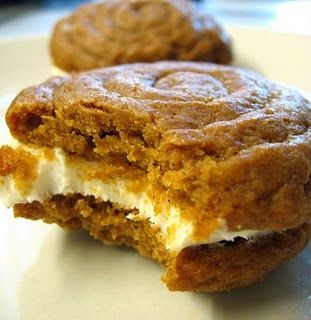 Pumpkin Whoopee pies with cream cheese filling Cookies With Cream Cheese Filling, Pumpkin Cookies With Cream Cheese, Cookies With Cream Cheese, Pumpkin Whoopie Pies, Whoopie Pie, Cream Cheese Cookies, Whoopie Pies, Think Food, Köstliche Desserts