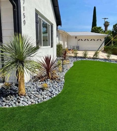 Top 11 Southern California Front Yard Landscaping Ideas 8 Southern California Front Yard, California Front Yard Landscaping, California Front Yard, California Front Yard Landscaping Ideas, Pondless Water Features, Waterwise Garden, Drought Tolerant Landscape, Front Yard Design, Small Fountains