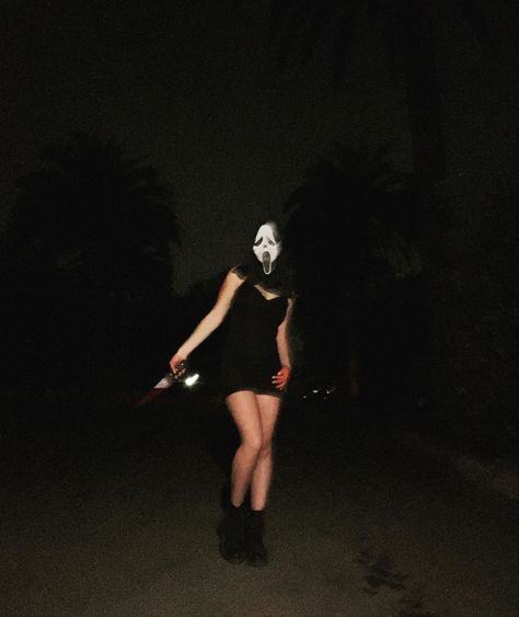 female ghostface costume black dress scream movies party insta post inspo Cute Ghost Face Halloween Costume, Halloween Costumes Gosthface, Ghostface Costume Aesthetic, Iconic Villain Costumes, Hot Ghost Face Costume, Halloween Female Costumes Ideas, Halloween Ghostface Costume, Scream Ghostface Costume, Ghostface Costume Women Ideas