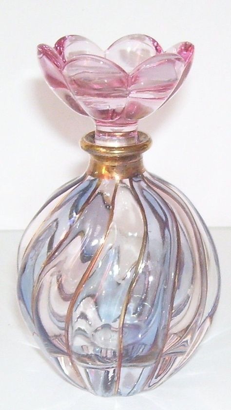 ✧ on Twitter: "murano glass perfume bottles https://t.co/86GuYs8kPq" / Twitter Perfume Bottles Decoration Ideas, Vintage Perfume Bottles Aesthetic, Perfume Bottle Aesthetic, Perfume Bottles Aesthetic, Aesthetic Perfume Bottles, Koleksi Parfum, Bijoux Art Nouveau, Glass Flower Vase, Pretty Perfume Bottles