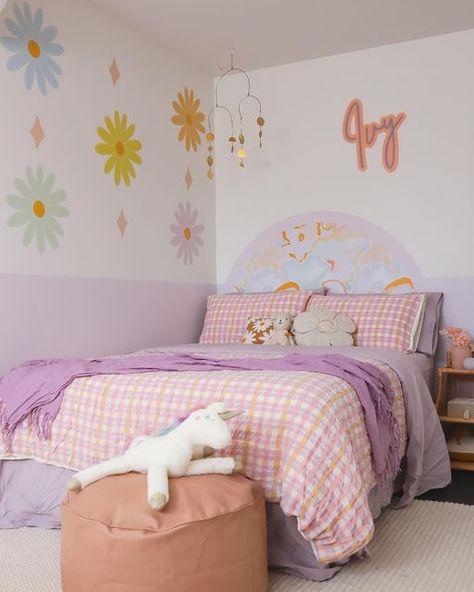 Playroom Decoration Ideas, Playroom Decor Ideas, Fresh Home Decor, Kids Cubby, Playroom Decoration, Flower Decals, Fresh Bedroom, Toddler Bedroom Girl, Half Walls