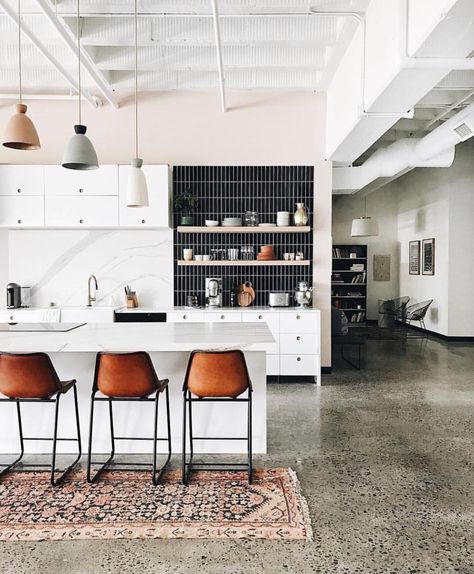 Concrete Kitchen Floor, Polished Concrete Kitchen, Herringbone Backsplash, Casa Vintage, Concrete Kitchen, Concrete Floor, Boho Kitchen, Kitchen Trends, Apartment Kitchen