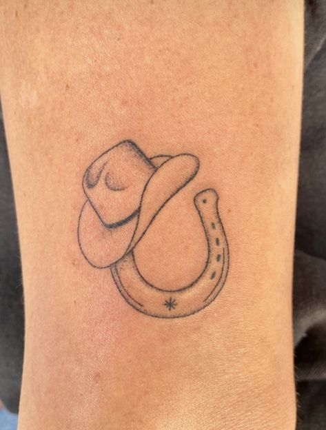 Horseshoe Cowboy Hat Tattoo, Tejana Hat Tattoo, Cowgirls Tattoo Ideas, Matching Horse Shoe Tattoos, Server Tattoo Ideas, Lower Leg Patchwork Tattoos, Cowboy Tattoos Small, Cute Small Country Tattoos, Small Cowboy Tattoo For Women