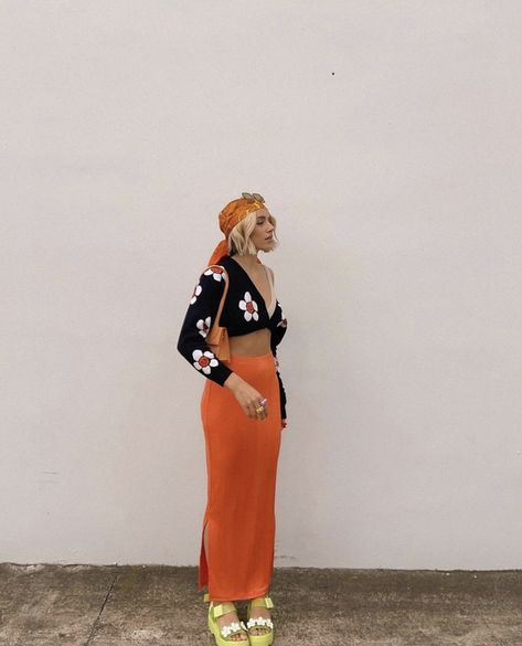 Mode Rihanna, Mode Pop, Orange Outfit, Orange Skirt, Looks Street Style, Outfit Trends, Mode Ootd, Pinterest Fashion, Looks Chic