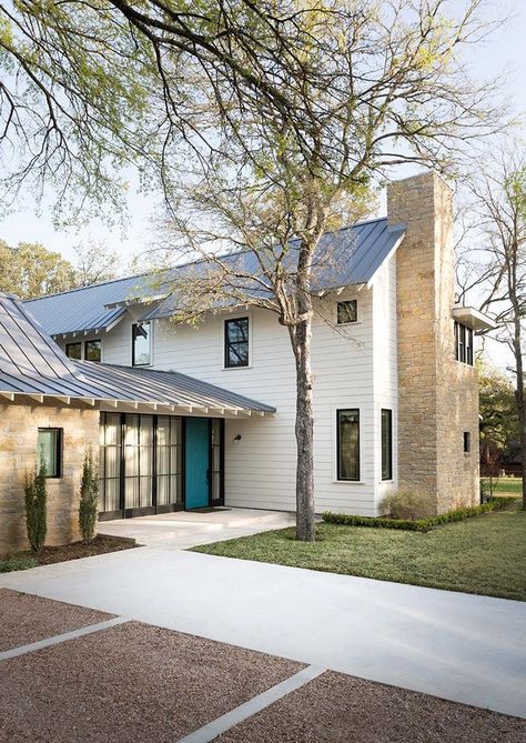 Home With Metal Roof, Farmhouse Architecture, Modern Farmhouse Bedroom, American Farmhouse, Austin Homes, Modern Farmhouse Exterior, Contemporary Farmhouse, Farmhouse Exterior, Modern Farmhouse Decor