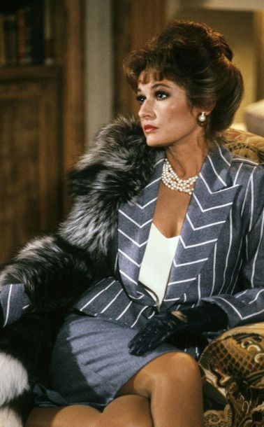 Stephanie Beacham, Dynasty Tv Show, Extravagant Homes, 90s Hair, 90s Glam, Estilo Ivy, Executive Woman, Nolan Miller, 80s Prom