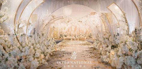 A romantic wedding Fairytale Wedding Theme Romantic, Wedding Entrance Tunnel Decor, Pergola Wedding Decorations, Wedding Stage White Theme, Floral Tunnel, Pelamin Elegant Mewah, Pelamin English Garden, Pelamin Garden Theme Indoor, Indoor Wedding Decorations