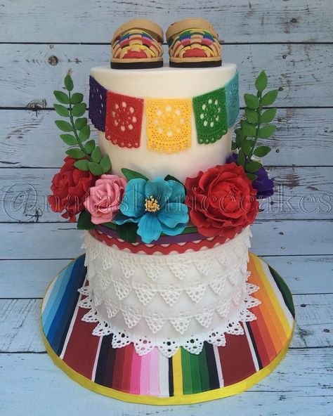 Mexican Theme Baby Shower, Quince Cakes, Mexican Cake, Mexican Baby Shower, Mexican Birthday Parties, Fiesta Cake, Mexican Babies, Mexican Fiesta Party, Fiesta Birthday Party