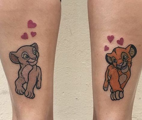 Couple Tattoos Disney, Sara Tattoo, Simba E Nala, Disney Couple Tattoos, Simba Y Nala, Simba Et Nala, Tattoos Disney, Pair Tattoos, Couple Disney