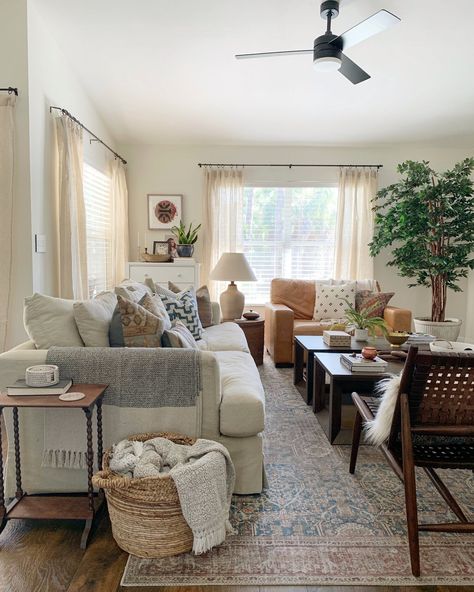 Living Room With Light Furniture, Cozy Minimalist Family Room, Wide Narrow Living Room Layout, Casual Traditional Interior Design, Odd Shaped Small Living Room Layout, Earthy Color Palette Home Decor, Cozy Home Style, Colorful Neutral Living Room, Amish Interior Design