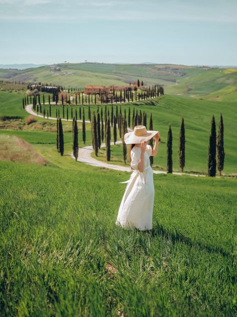 Wine Estate Outfit, Tuscany Aesthetic Outfit, Tuscany Summer Aesthetic, Tuscany Italy Instagram Pictures, Tuscan Summer Aesthetic, Toscana Photo Ideas, Tuscany Picture Ideas, Tuscany Photo Ideas, Tuscany Outfit Summer