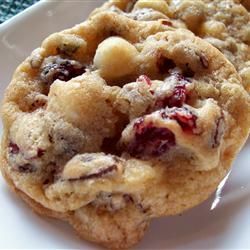 Big Batch Kris Kringle Cookies. I haven't made them yet, but my friend did and I tasted them. Wow! really gooooood! Kris Kringle Cookies, Kringle Cookies, Apple Biscuits, Cookie Exchange Recipes, Apple Cookies, White Chocolate Cookies, Cranberry Cookies, Cinnamon Recipes, Kris Kringle