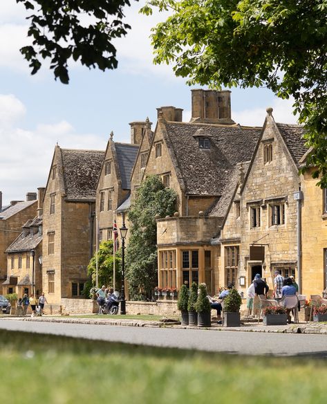 We think this is one of the best places to stay in the Cotswolds! And we have an exclusive offer for you! 👇🏻👇🏻👇🏻👇🏻👇🏻 BOOKING CODE: HOTELGURU RATE: 10% OFF Best Available Rate INCLUDES: FULL ENGLISH BREAKFAST and £50 HOTEL CREDIT #cotswolds #cotswoldlife #iconicluxuryhotels #broadway #thehotelguru #bestplacetostay #travelgram #beautifuldestination #specialoffer #limitedoffer #bestrateguaranteed #romantichotel #shortbreak #ukstaycation #spahotel Broadway Cotswolds, Cotswold House, Full English Breakfast, Romantic Hotel, English Breakfast, The Cotswolds, Short Break, Village Life, Beautiful Villages