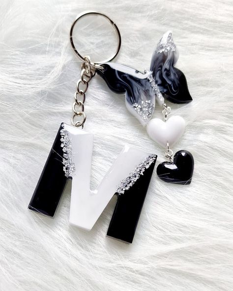 Black and White Butterfly Keychain, on the way to the customer ❤️ Check my Etsy Shop for more details or link in Bio for Insta. #resinjewelry #resinart #resinartist #resincrafter #epoxyresin #epoxyresinart #epoxyjewelery #handmadewithlove #handmadegifts #handcrafted #smallbusinessowner #supportsmallbusine Handcraft Business Ideas, Resin Crafts Ideas Inspiration, Bio For Insta, Resin Clips, Diy Resin Phone Case, Resin Letter Keychain, Diy Resin Keychain, ميدالية مفاتيح, Jewelry Box Plans