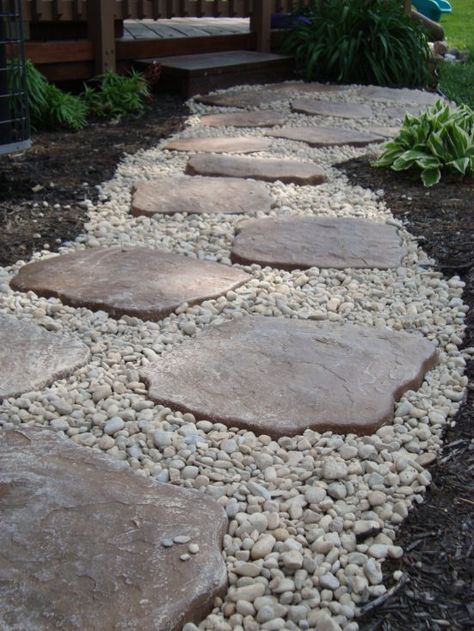 Easy Ideas for Landscaping with Rocks Edging Landscape, Landscape Backyard, Layout Landscape, Cheap Pool, Landscaping Around Trees, Simple Landscaping, Walkway Landscaping, Pathway Landscaping, Privacy Landscaping