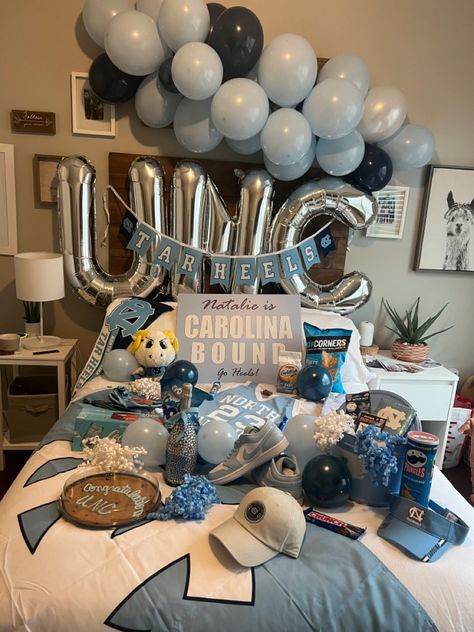 Unc Chapel Hill Acceptance, Decision Day Ideas College, Bed College Party, Graduation Room Decor, College Acceptance Bed Party, College Commitment Party, College Decision Bed Decorating, Yale Bed Party, Unc Bed Party