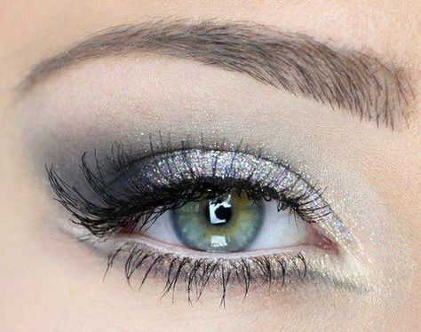 Icy Silver Eyes Make Up Sposa, Silver Smokey Eye, Grey Eyeshadow, Silver Eyeshadow, Drag Make-up, Gene False, Make Up Looks, Glitter Makeup, Eye Make