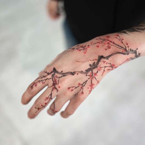 Cherry Blossom Hand Tattoo, Tatoo Ring, Tattoo Japonais, Cool Finger Tattoos, Feminine Shoulder Tattoos, Cool Arm Tattoos, Tattoos Geometric, Geniale Tattoos, Hand Tattoos For Women